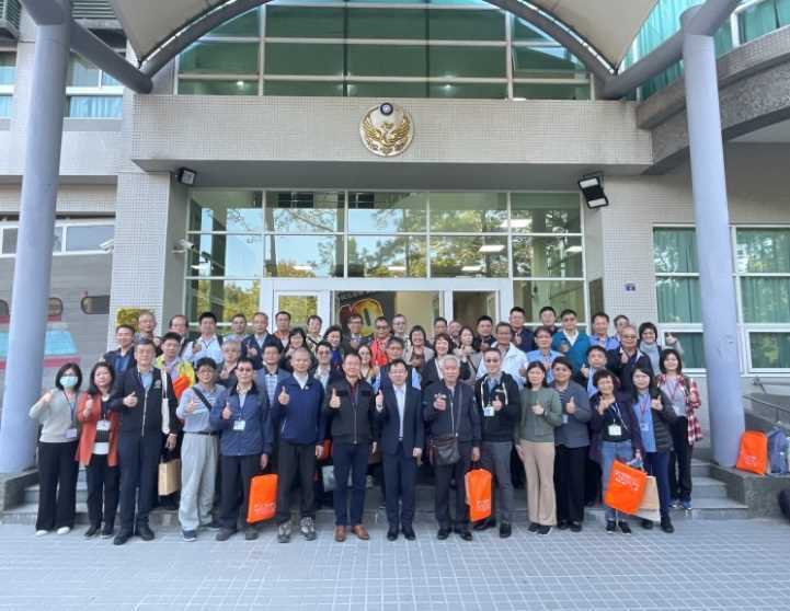 Participants take a group photo during the visit to the Hsinchu City Fire Training Base. Participants take a group photo during the visit to the Hsinchu City Fire Training Base.